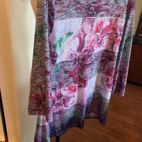 Draper’s & Damon’s Purple and reds abstract design Blouse - Picture 2 of 5